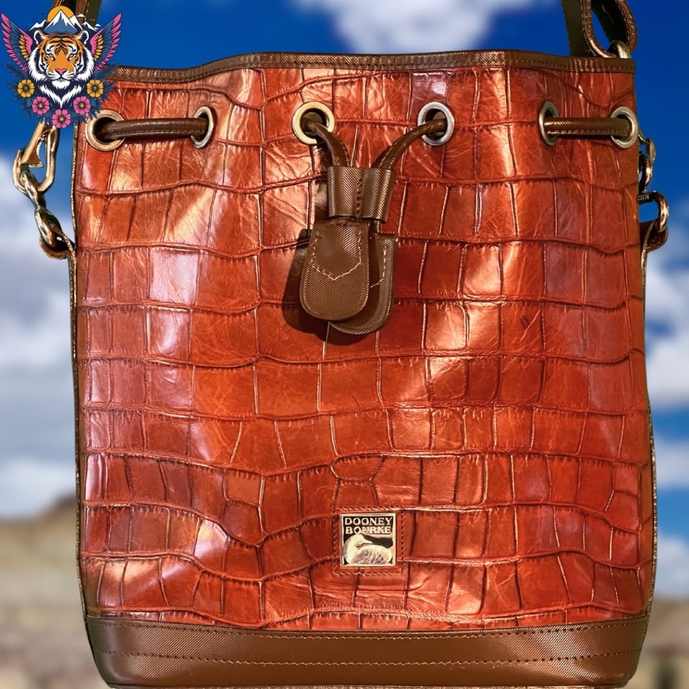 🌟Dooney & Bourke: Brown Croc-Embossed Drawstring Bucket Bag🌟
